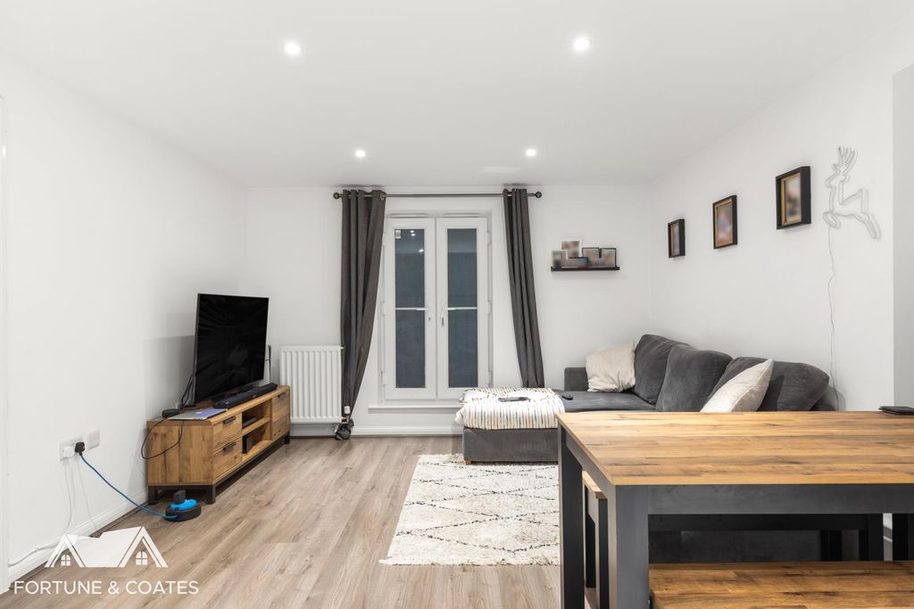 Property photo 3 of 10 Newlandavenue_8.Jpg