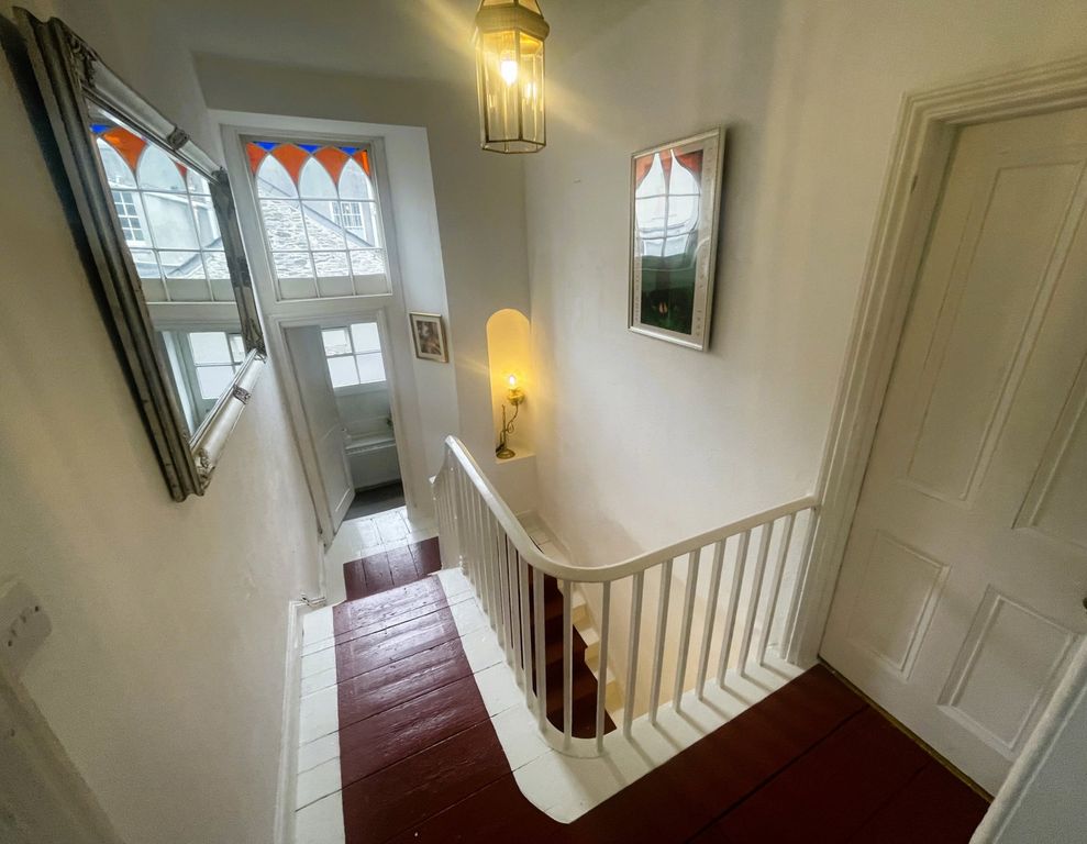 Property photo 2 of 25