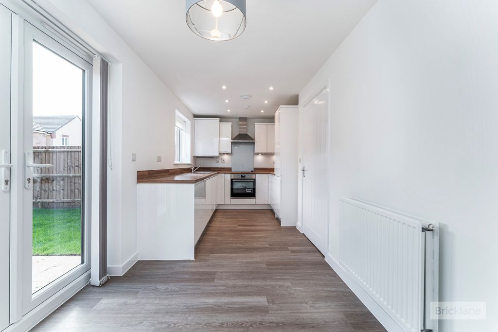 Property photo 2 of 11 Kitchen