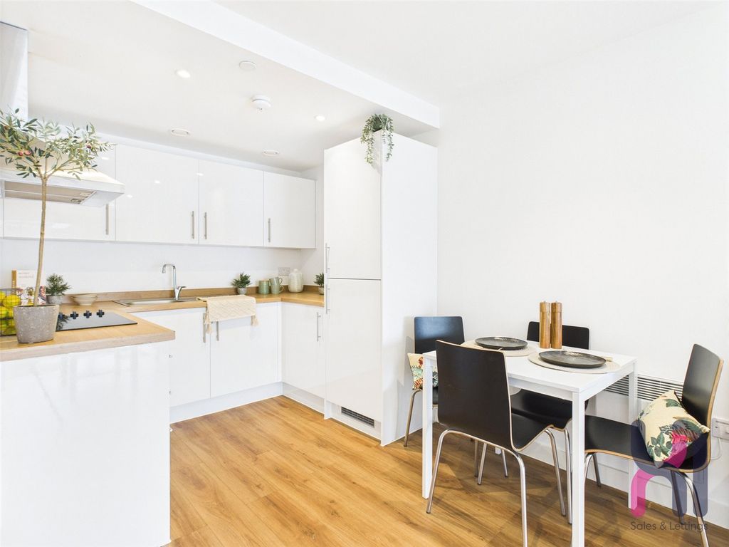 Property photo 2 of 13 Picture No. 24