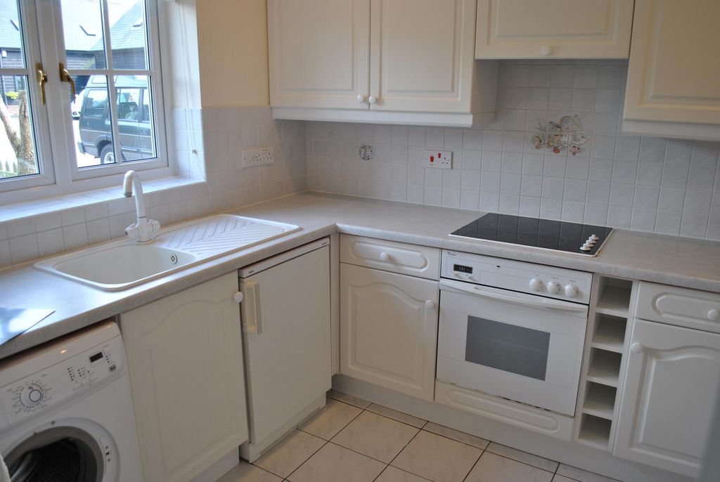 Property photo 3 of 7 Kitchen