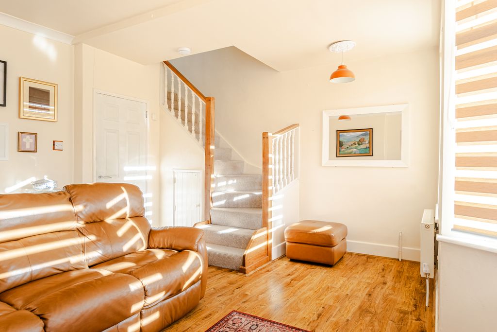 Property photo 3 of 30 Lounge2