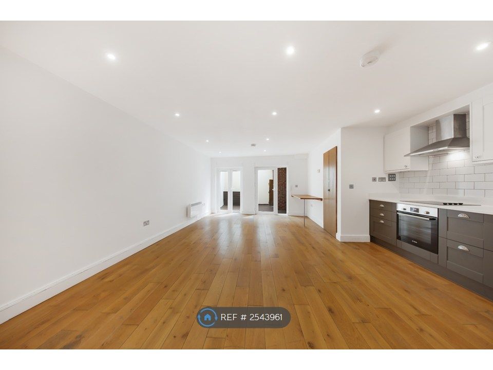 Property photo 3 of 10 Kitchen/Living Room