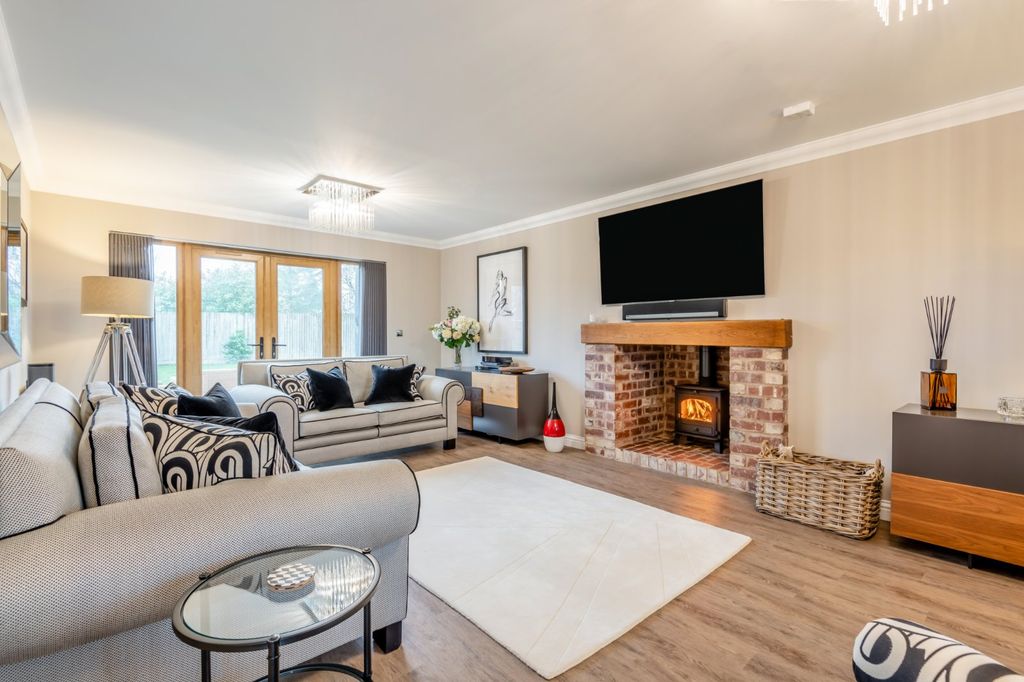 Property photo 2 of 19 Drawing Room