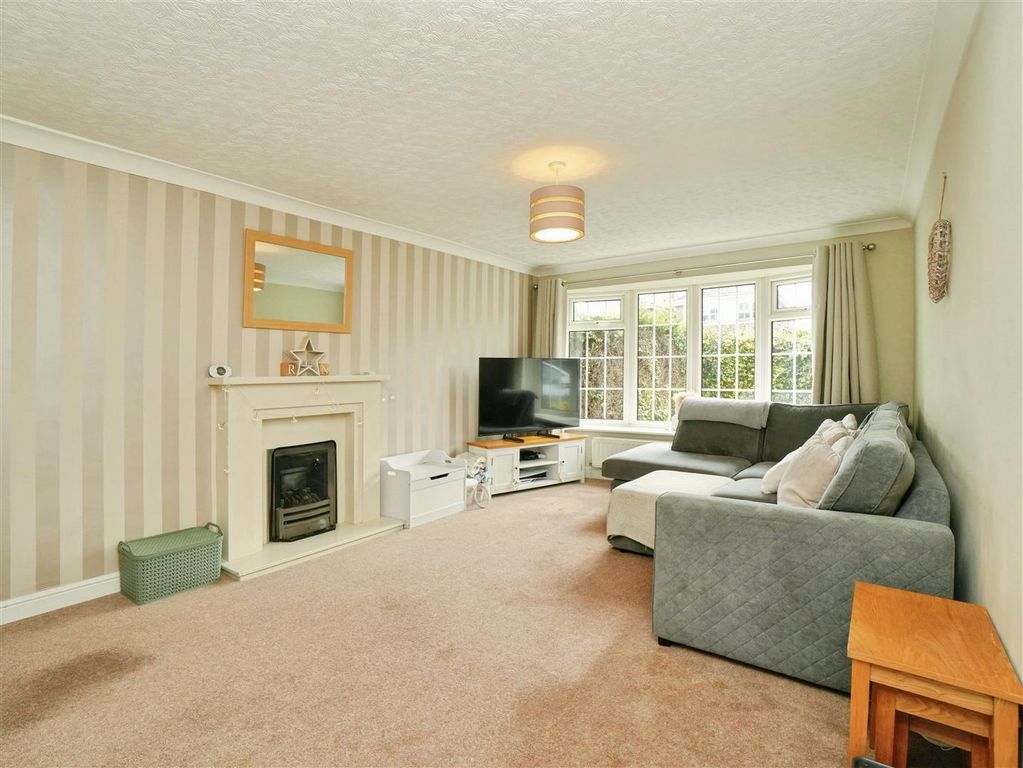 Property photo 2 of 10 Living Room