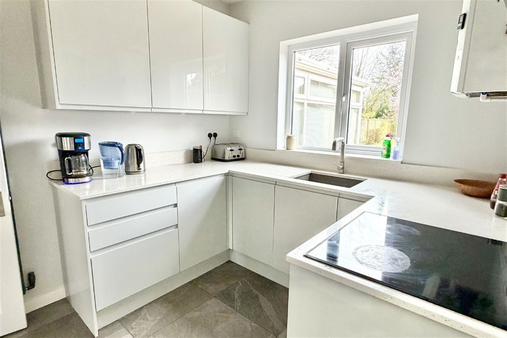 Property photo 3 of 26 Kitchen