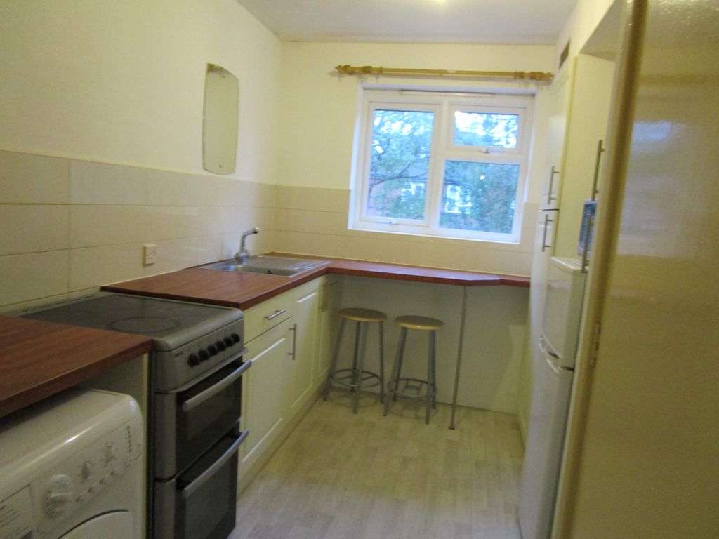 Property photo 2 of 8 Kitchen
