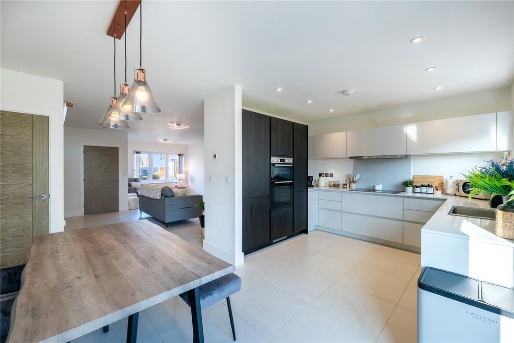 Property photo 1 of 10 Kitchen Diner