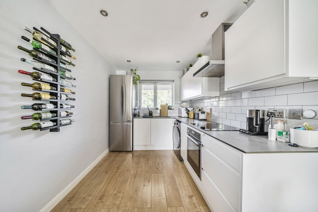 Property photo 2 of 12 1340731-6-689F487...