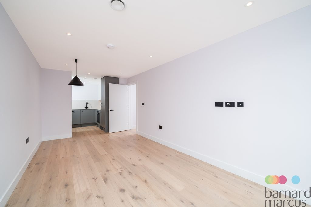 Property photo 3 of 10 Living Room