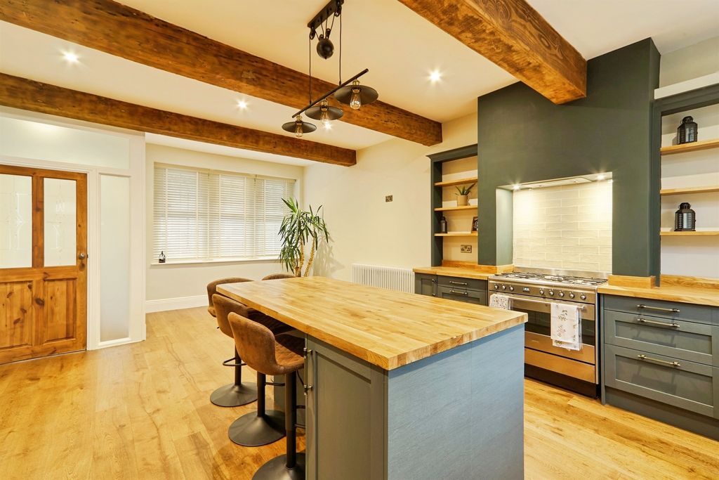 Property photo 3 of 23