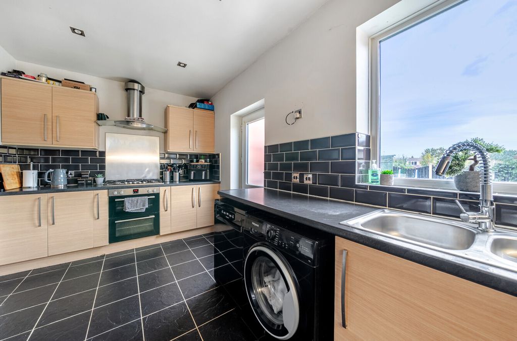 Property photo 3 of 21 1535031-11-6Acfb1...