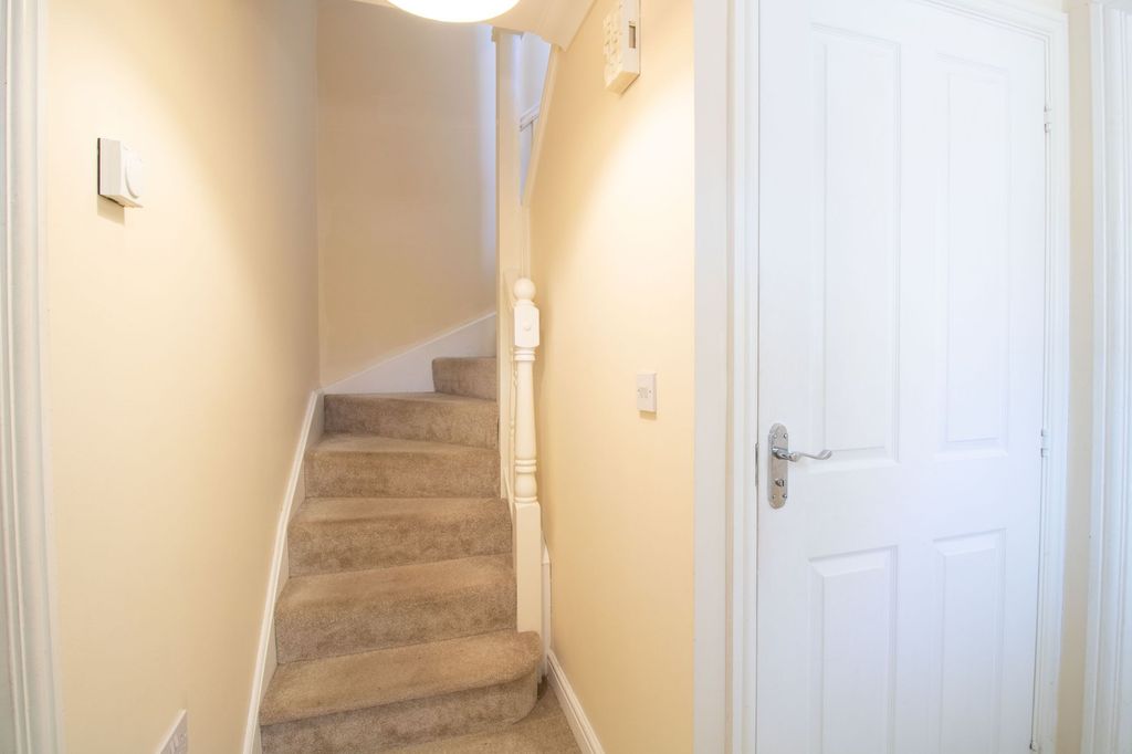 Property photo 2 of 30
