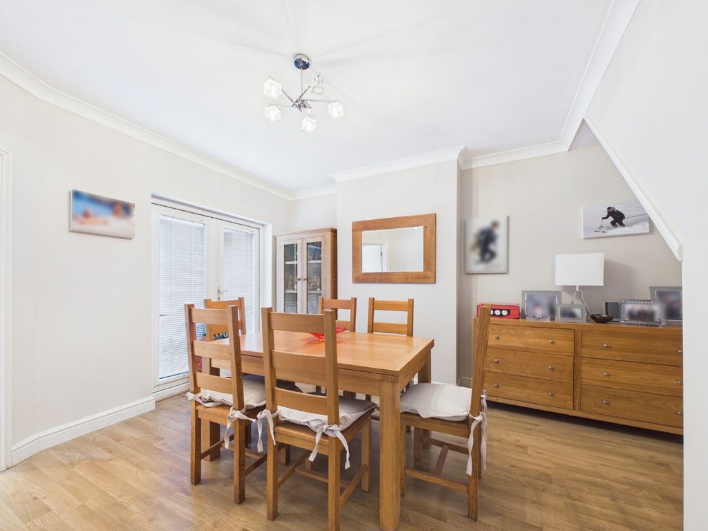 Property photo 3 of 21 4818035