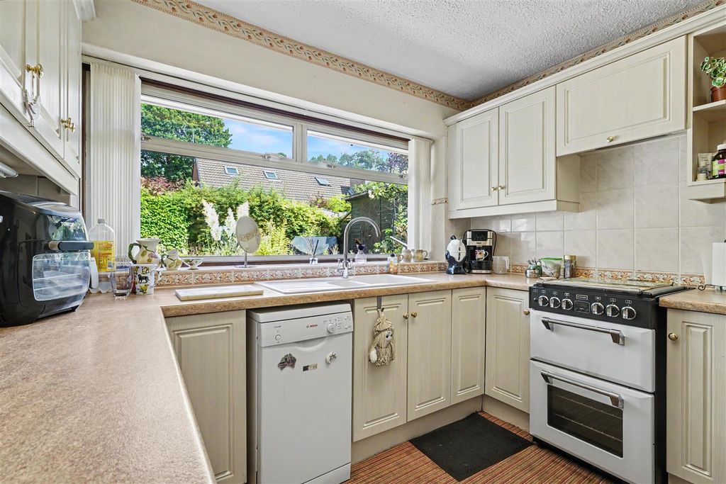 Property photo 3 of 19 Breakfast Kitchen