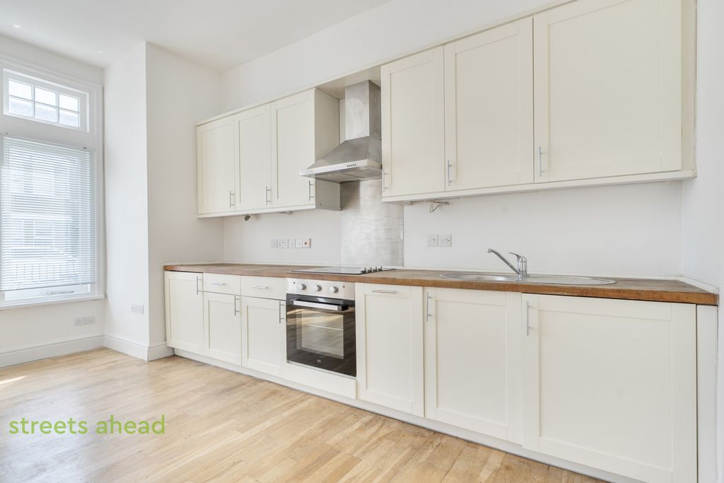 Property photo 3 of 13 29d2Bd57-4c2A-4Fc...