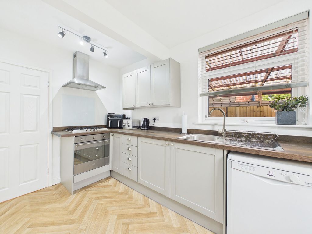 Property photo 3 of 19 Breakfast Kitchen