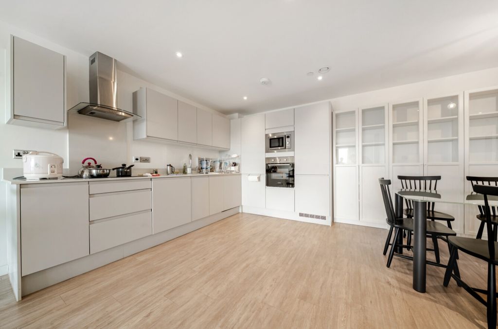 Property photo 2 of 13 1357555-3-68d3076A9Bcd3