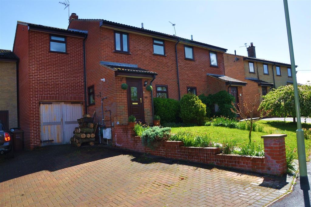 Property photo 1 of 8