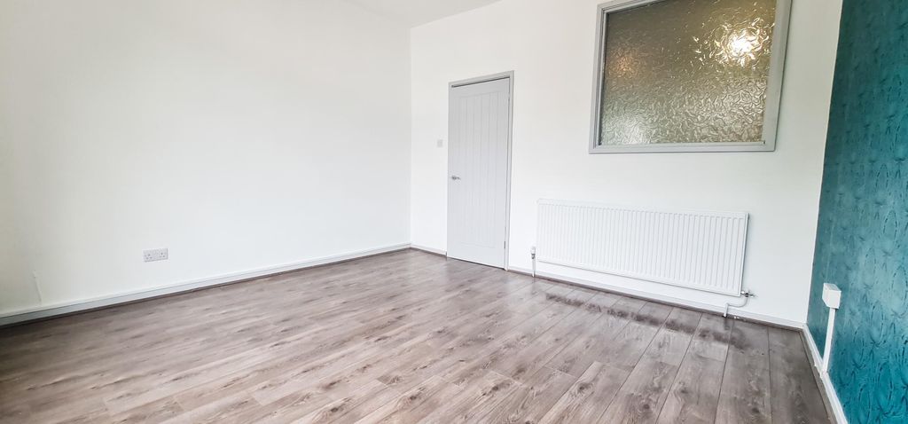 Property photo 2 of 7 Bedroom