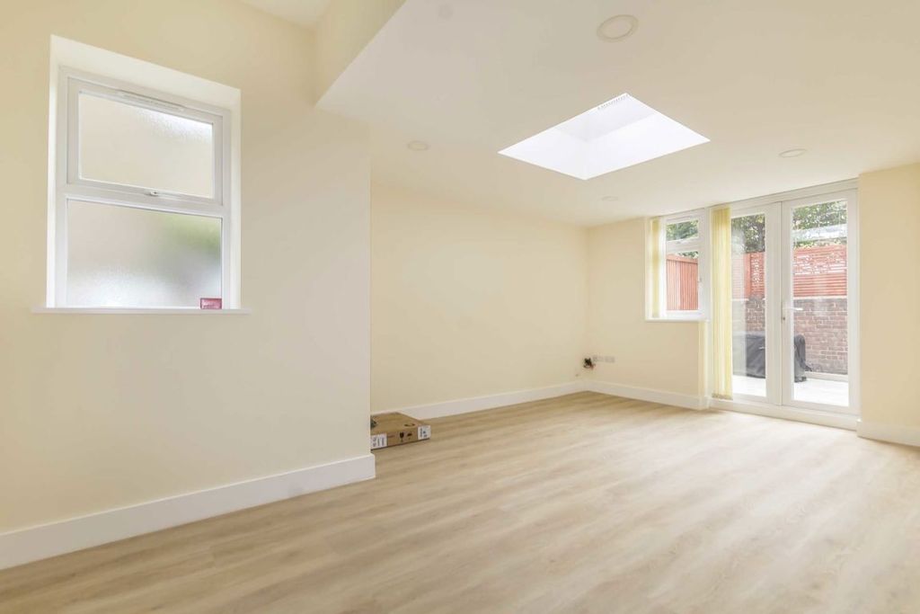 Property photo 3 of 5