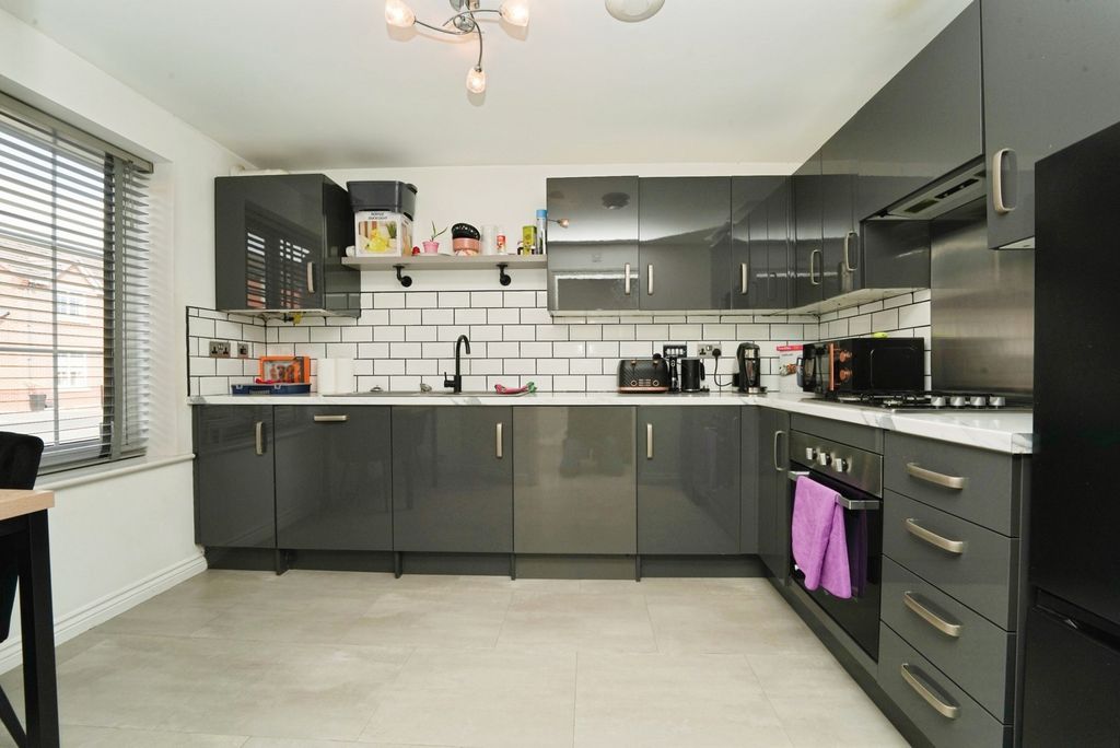 Property photo 2 of 11 Pbox-Img.Jpg