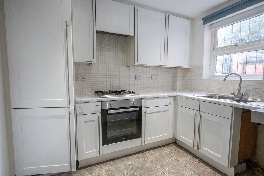 Property photo 2 of 9 Picture No. 32