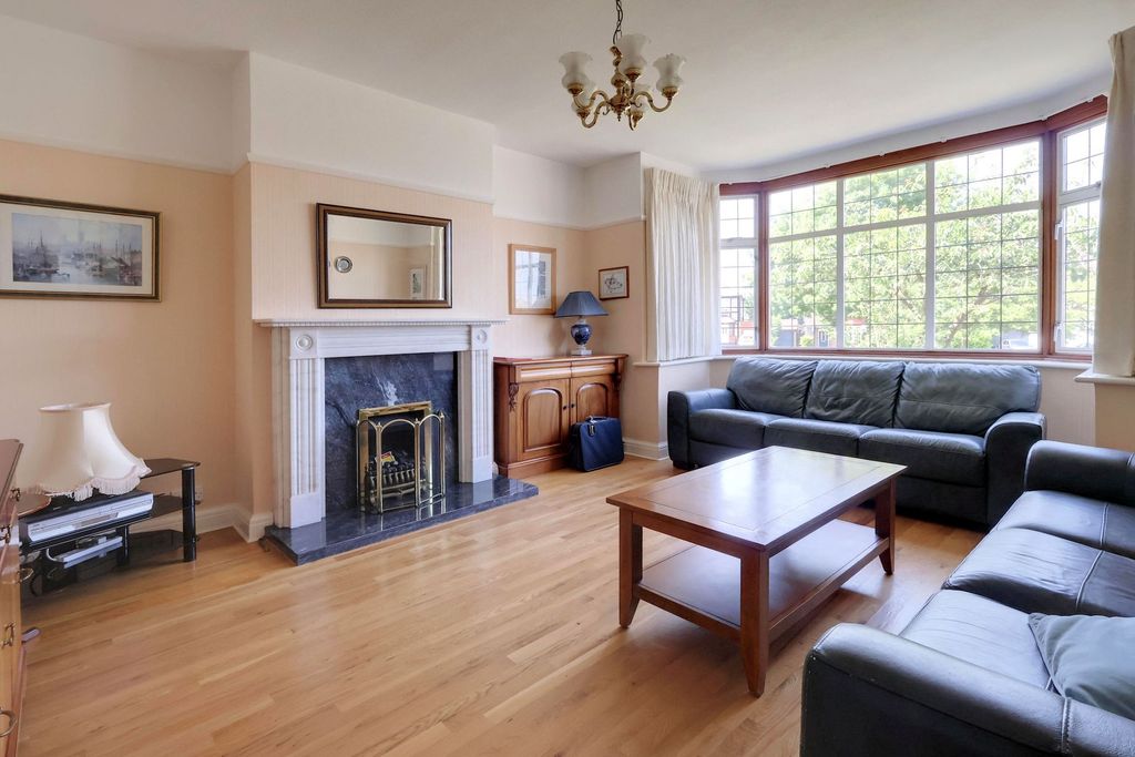 Property photo 2 of 18