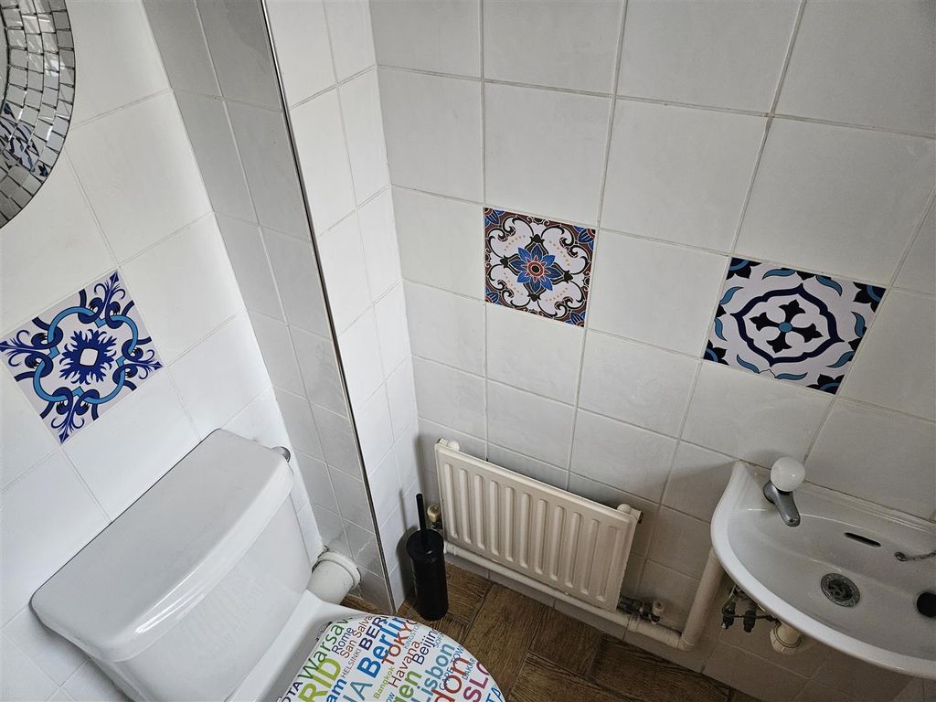 Property photo 3 of 23 Cloakroom W.C.