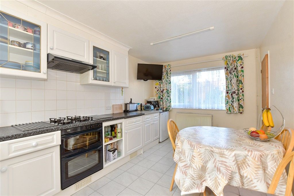 Property photo 3 of 10 Kitchen/ Dining Room