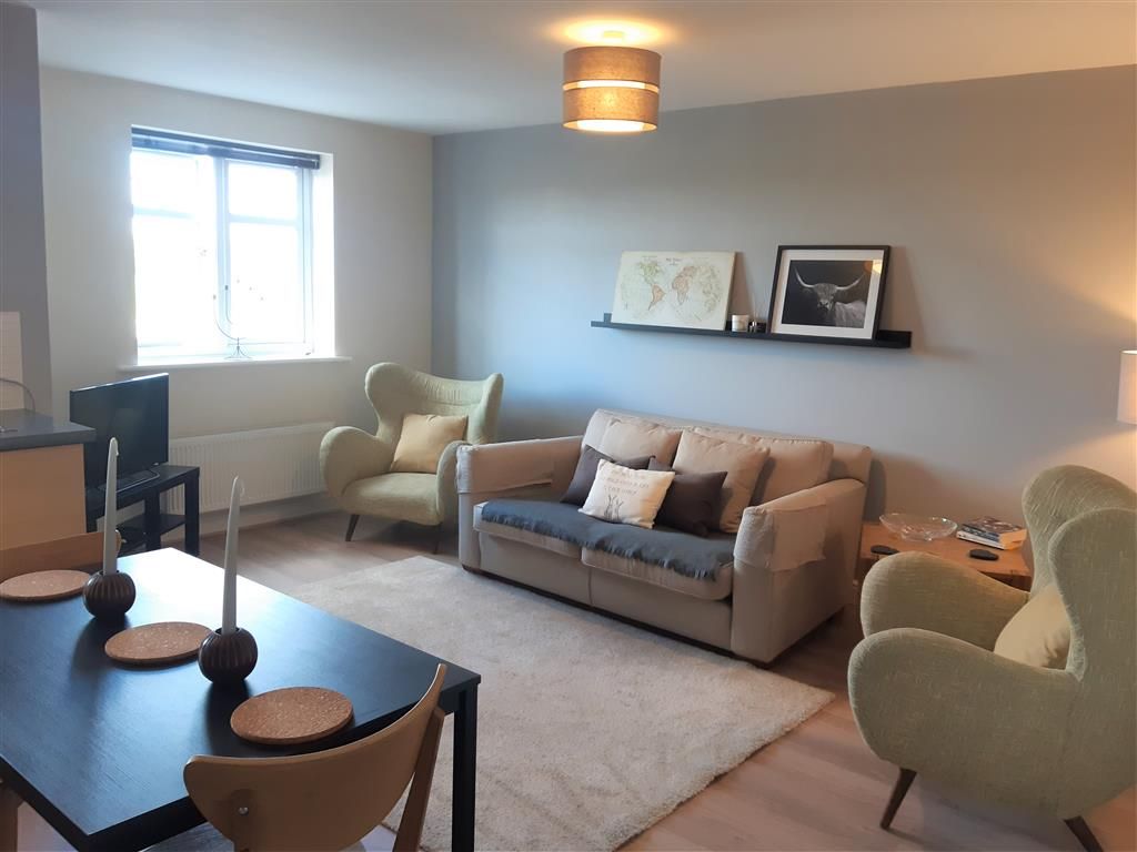 Property photo 1 of 8 Living Room