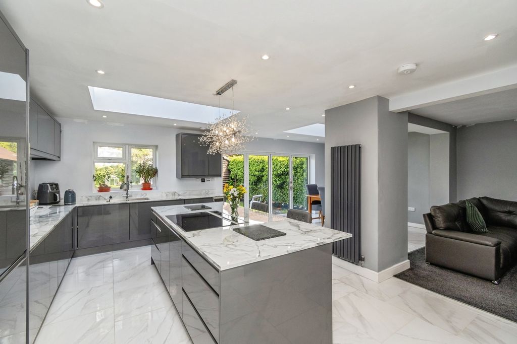 Property photo 3 of 16 Pbox-Img.Jpg