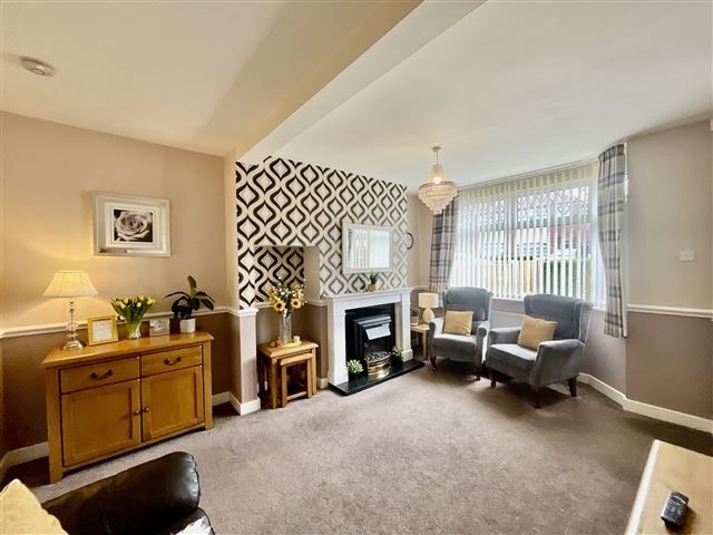 Property photo 3 of 19 Lounge