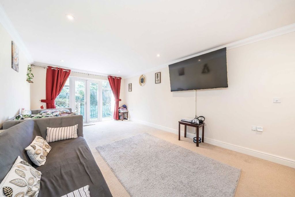 Property photo 2 of 6