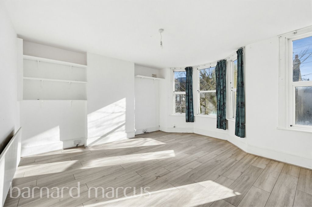 Property photo 2 of 8 Bedroom 1