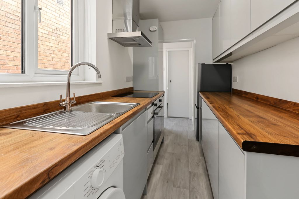 Property photo 3 of 14 Kitchen