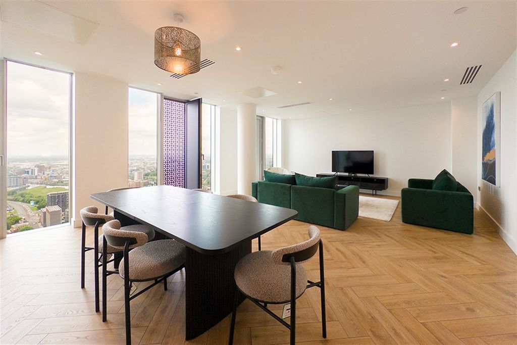 Property photo 3 of 32 Dining Area