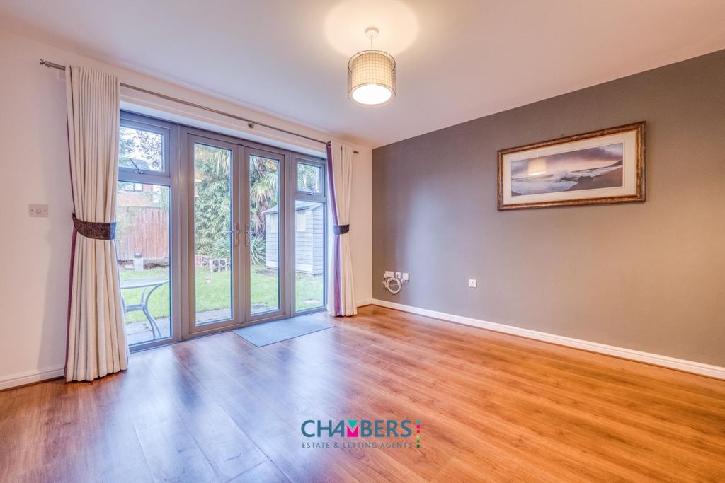 Property photo 2 of 36 Lounge