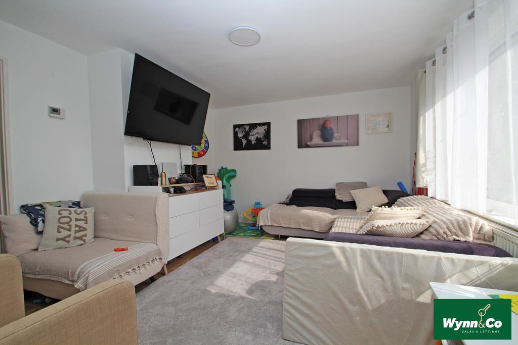 Property photo 2 of 11 Living Room