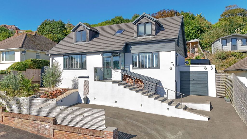 Property photo 1 of 32