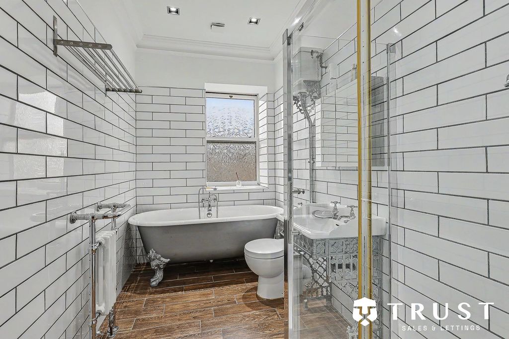 Additional image 59 of 6 bed detached house for saleStation Lane, Birkenshaw BD11
