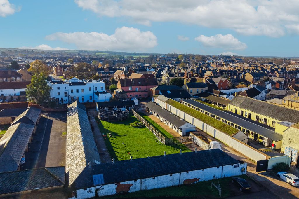 Property photo 1 of 27