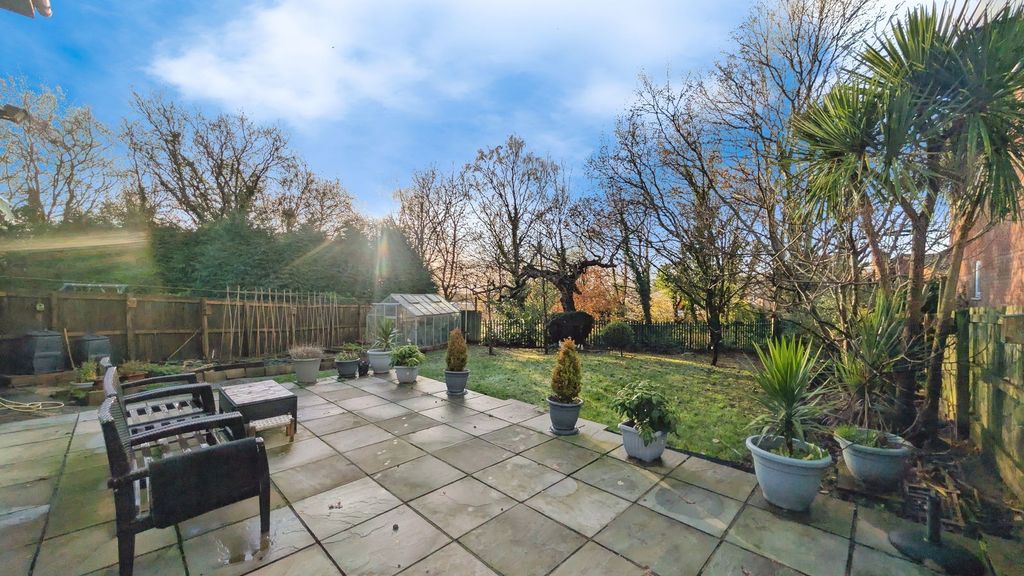 Property photo 2 of 20