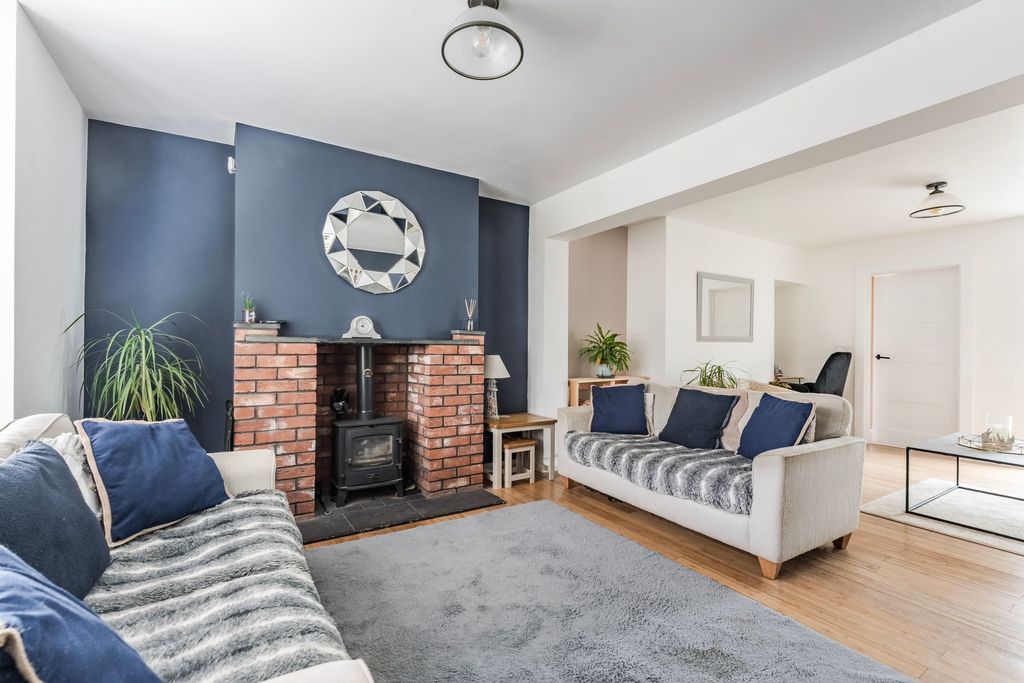 Property photo 3 of 25