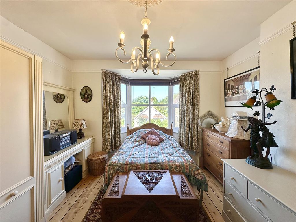 Property photo 2 of 32