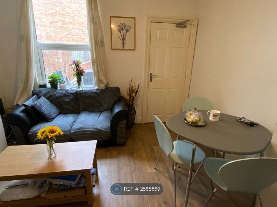 Property photo 2 of 11 Living Room