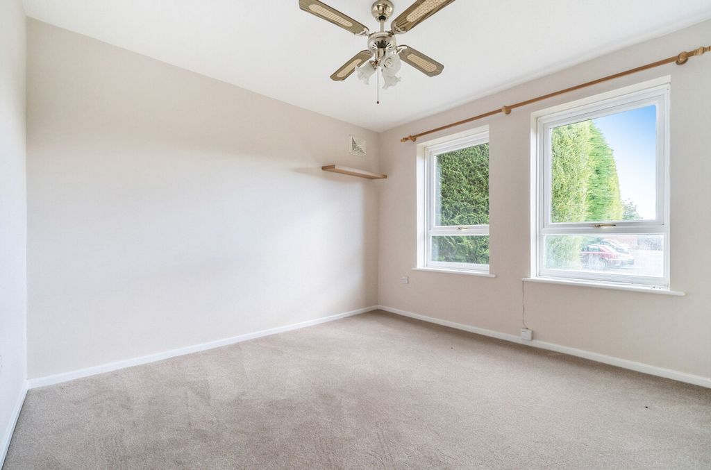 Additional image 7 of 1 bed flat for saleMoggs Mead, Petersfield GU31