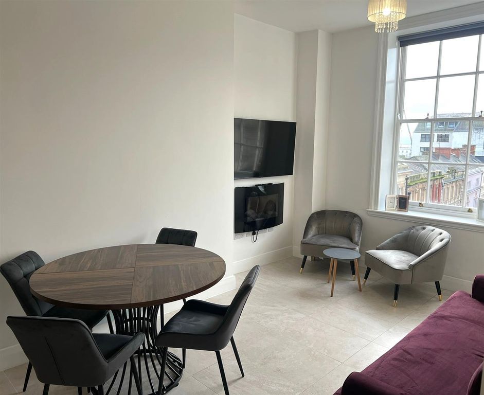 Property photo 1 of 11 Lounge 4.Jpeg