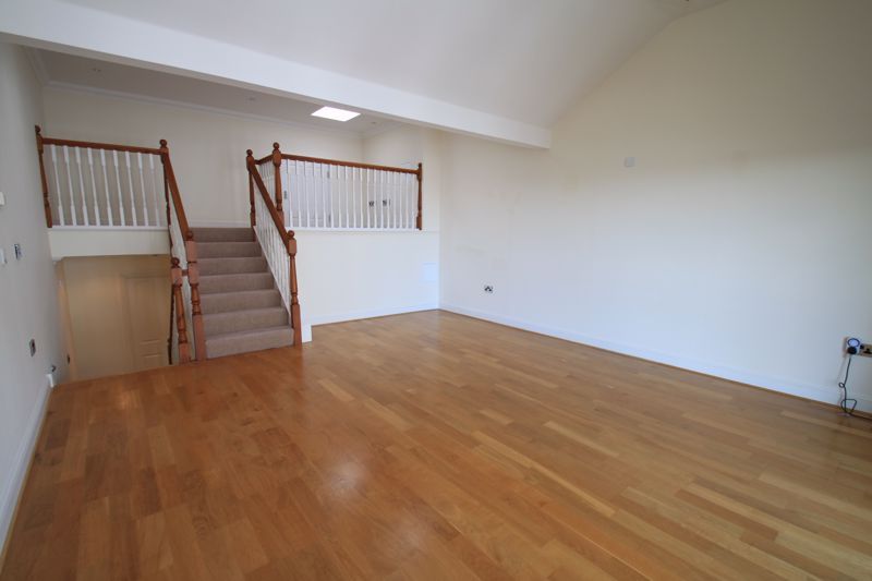 Property photo 3 of 19 Photo 6