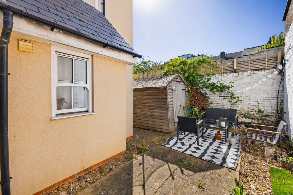 Additional image 2 of 2 bed flat for saleRef: Sb - Glovers Road, Reigate RH2